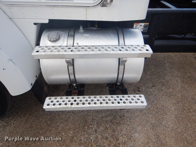 image for item GF9038 2007 Kenworth T300 truck cab and chassis