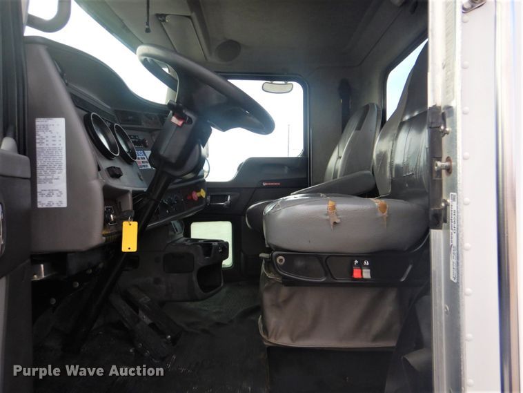 image for item GF9038 2007 Kenworth T300 truck cab and chassis