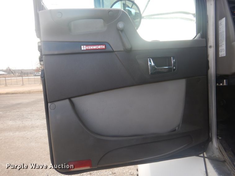 image for item GF9038 2007 Kenworth T300 truck cab and chassis