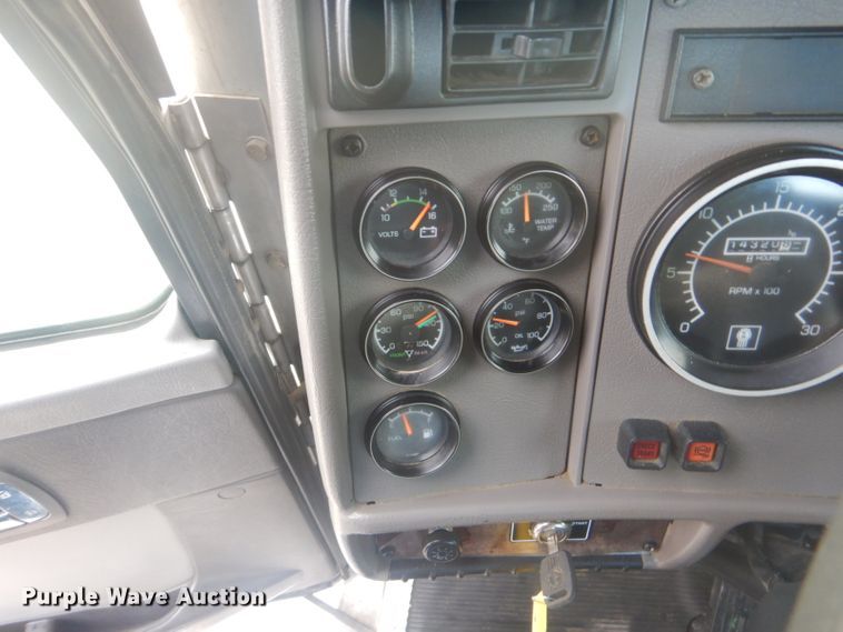 image for item GF9038 2007 Kenworth T300 truck cab and chassis