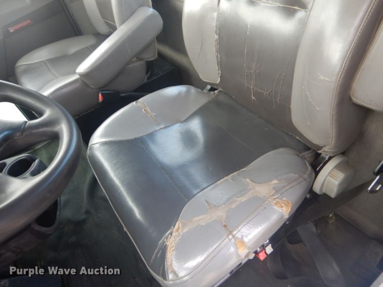 image for item GF9038 2007 Kenworth T300 truck cab and chassis