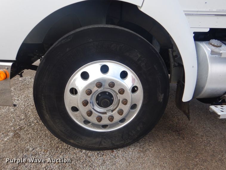 image for item GF9038 2007 Kenworth T300 truck cab and chassis