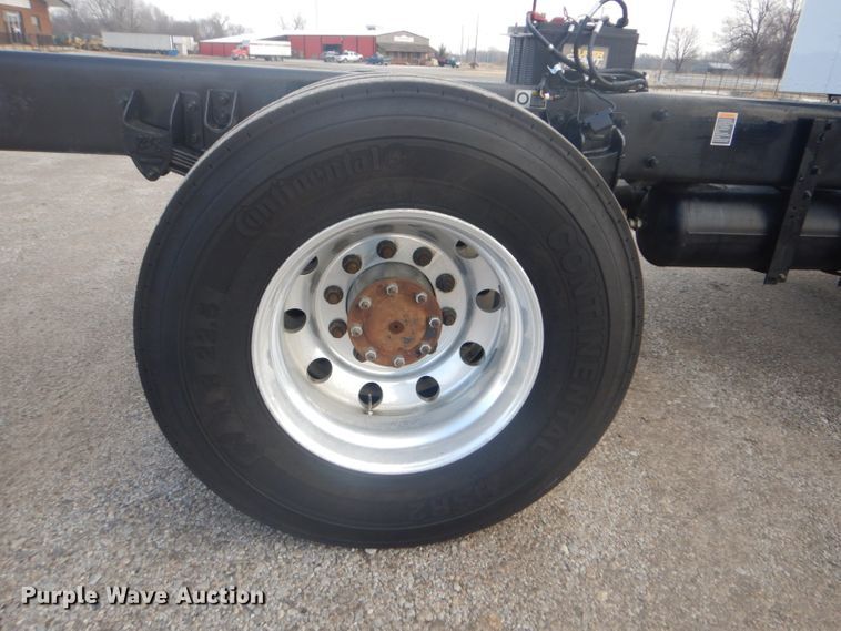 image for item GF9038 2007 Kenworth T300 truck cab and chassis