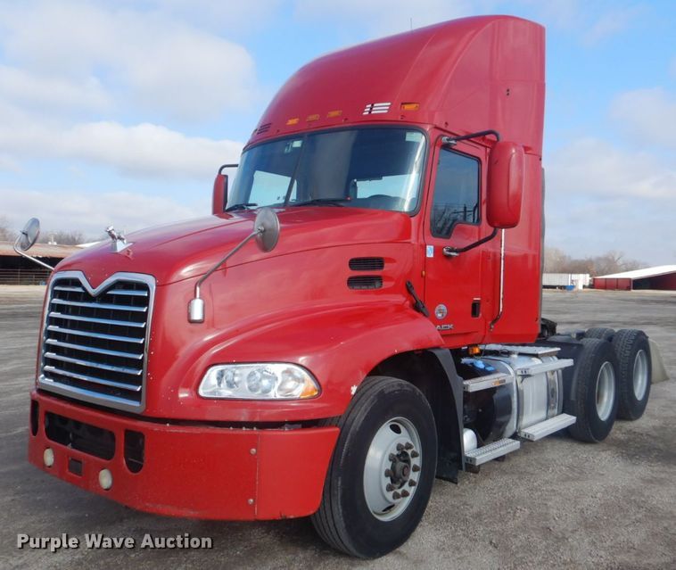 image for item GF9039 2012 Mack CXU semi truck