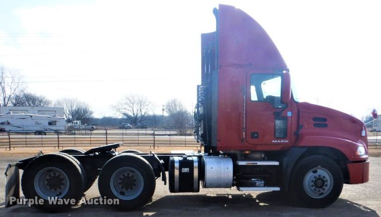 image for item GF9039 2012 Mack CXU semi truck