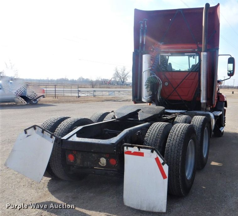 image for item GF9039 2012 Mack CXU semi truck