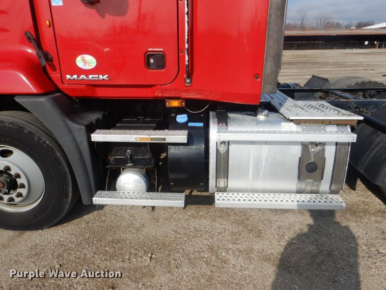 image for item GF9039 2012 Mack CXU semi truck