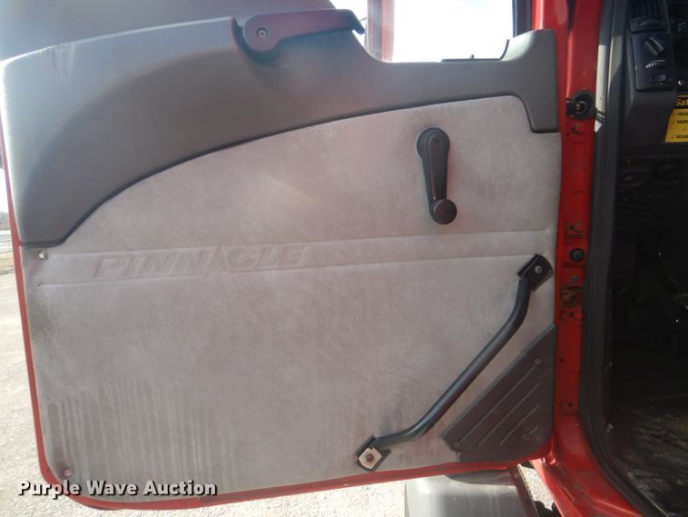 image for item GF9039 2012 Mack CXU semi truck