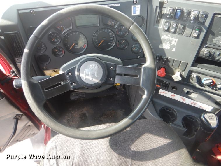 image for item GF9039 2012 Mack CXU semi truck