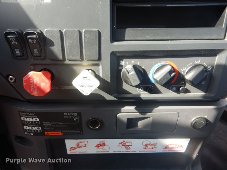 image for item GF9039 2012 Mack CXU semi truck