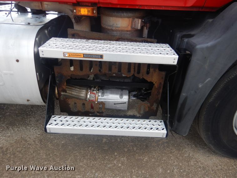 image for item GF9039 2012 Mack CXU semi truck