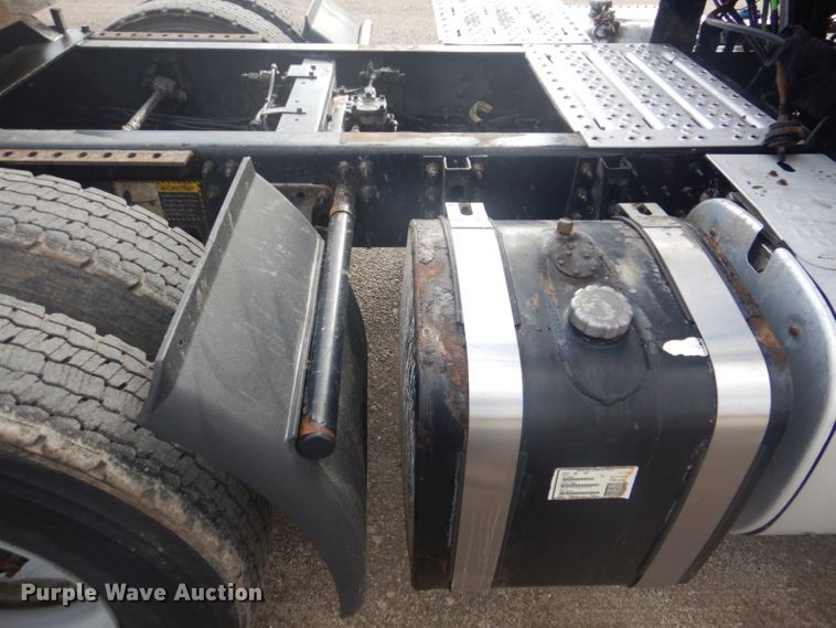 image for item GF9039 2012 Mack CXU semi truck