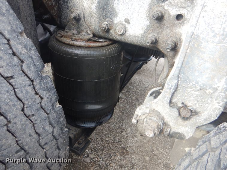 image for item GF9039 2012 Mack CXU semi truck