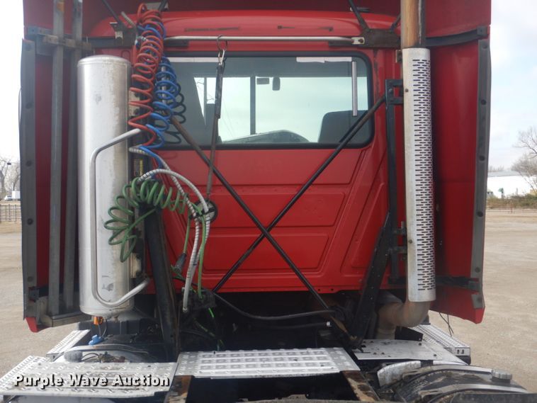 image for item GF9039 2012 Mack CXU semi truck