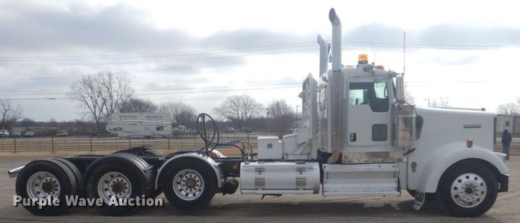 image for item GF9040 2011 Kenworth W900 semi truck