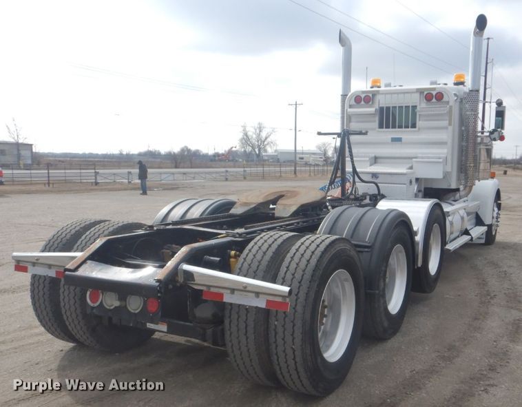 image for item GF9040 2011 Kenworth W900 semi truck