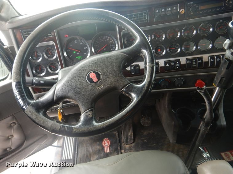 image for item GF9040 2011 Kenworth W900 semi truck