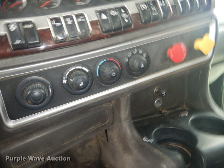 image for item GF9040 2011 Kenworth W900 semi truck