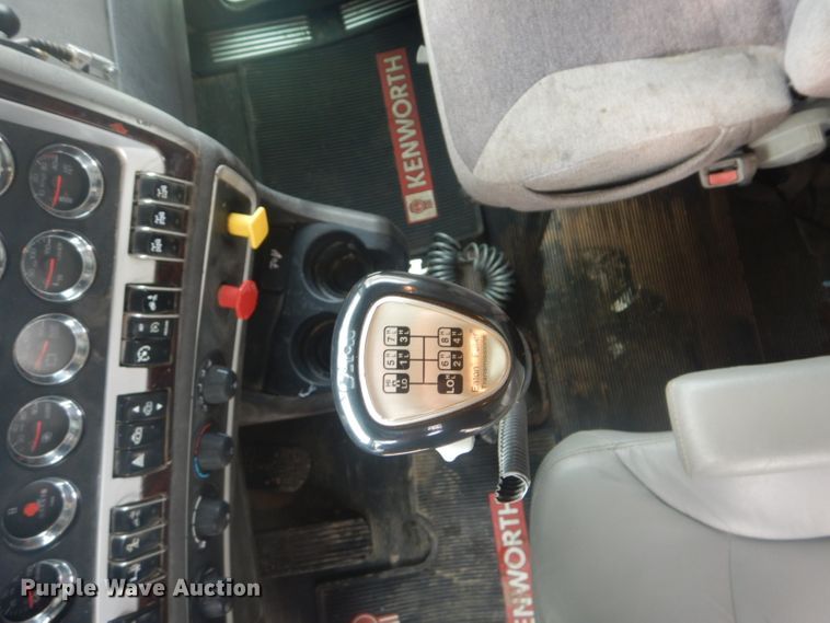 image for item GF9040 2011 Kenworth W900 semi truck