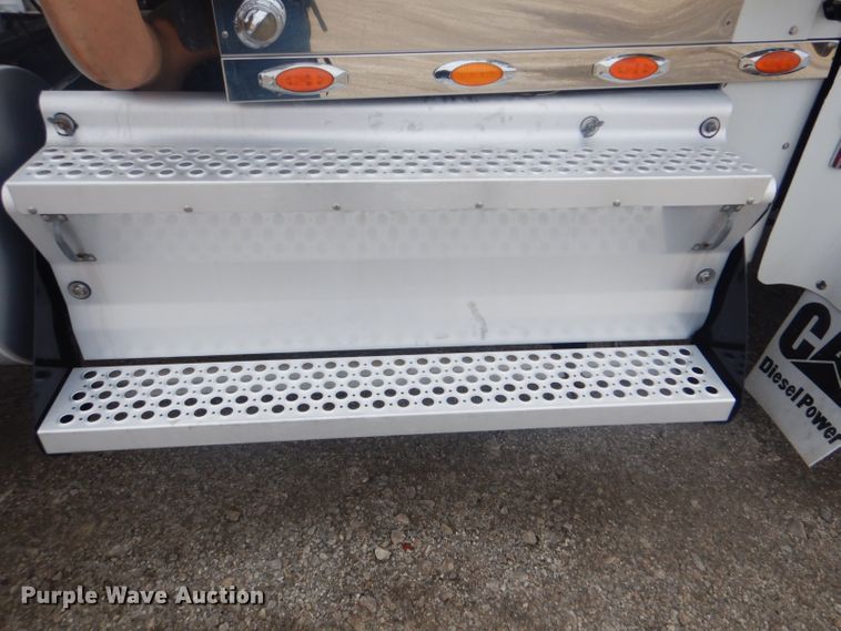 image for item GF9040 2011 Kenworth W900 semi truck