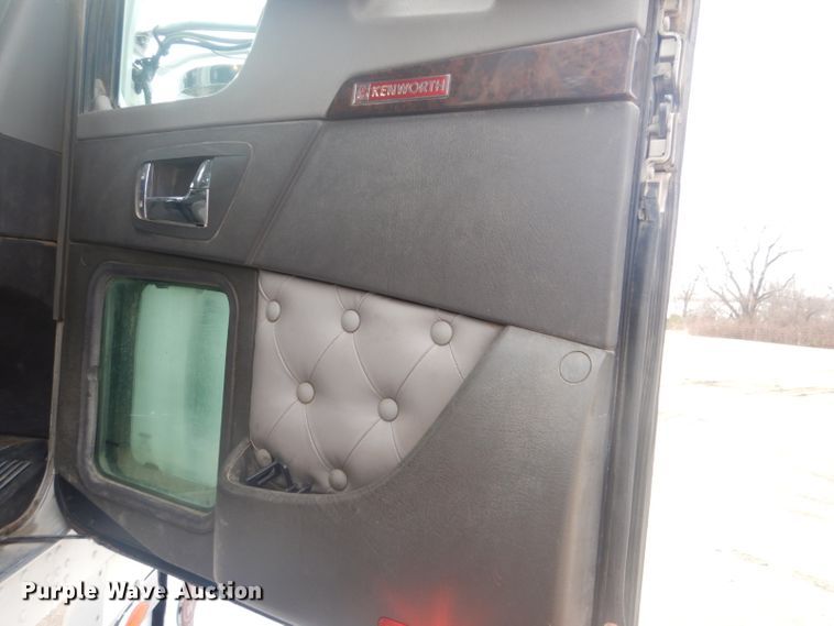 image for item GF9040 2011 Kenworth W900 semi truck