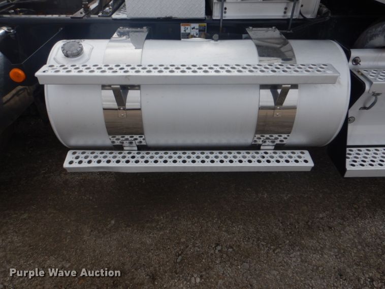 image for item GF9040 2011 Kenworth W900 semi truck