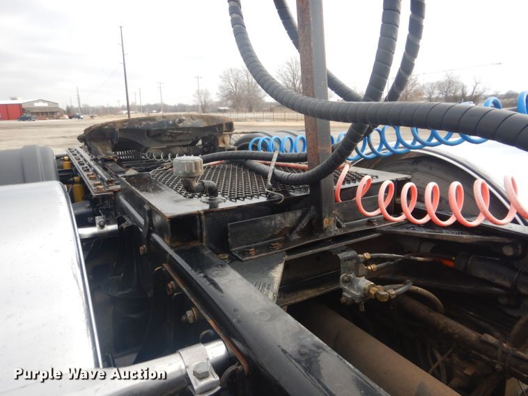 image for item GF9040 2011 Kenworth W900 semi truck