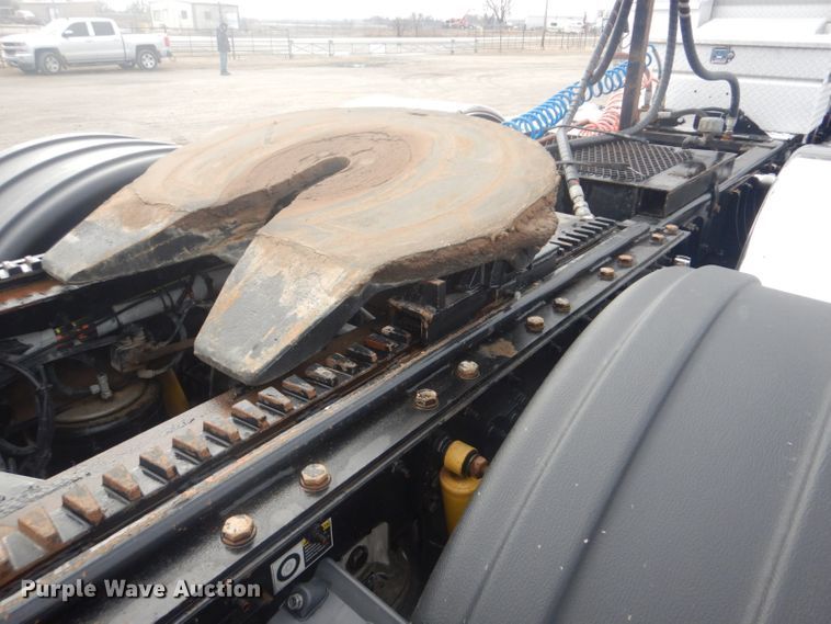 image for item GF9040 2011 Kenworth W900 semi truck