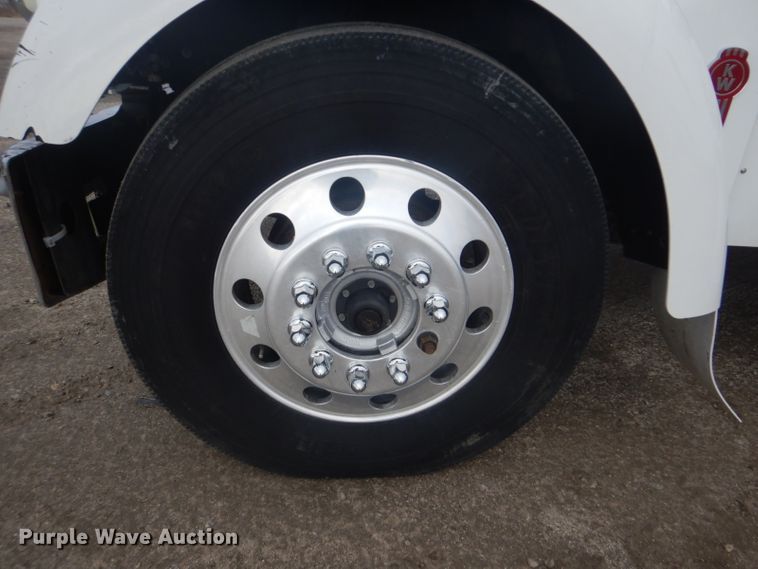 image for item GF9040 2011 Kenworth W900 semi truck