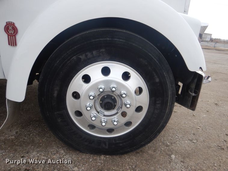 image for item GF9040 2011 Kenworth W900 semi truck