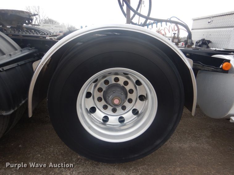 image for item GF9040 2011 Kenworth W900 semi truck