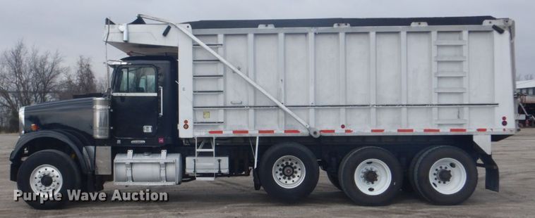 image for item GF9042 2003 Freightliner FLD dump truck