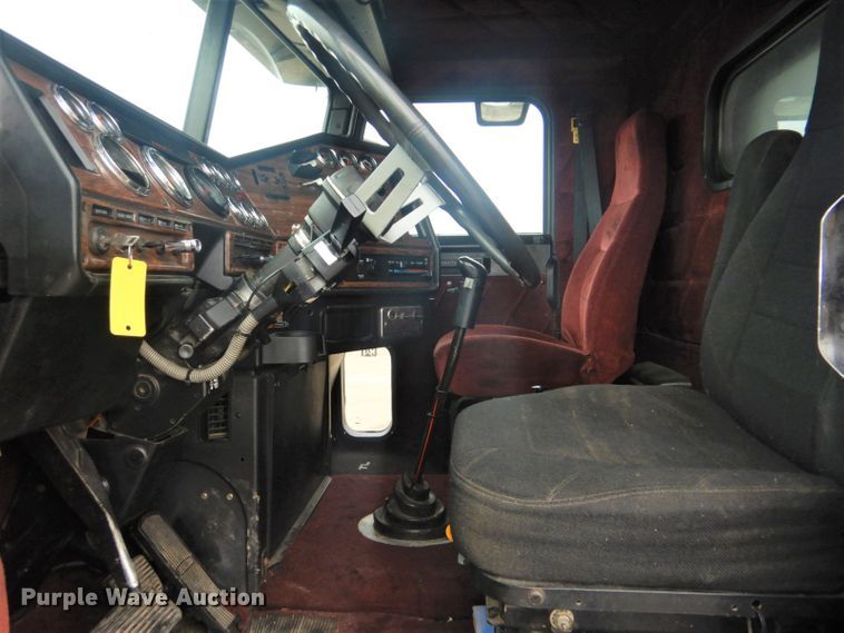 image for item GF9042 2003 Freightliner FLD dump truck