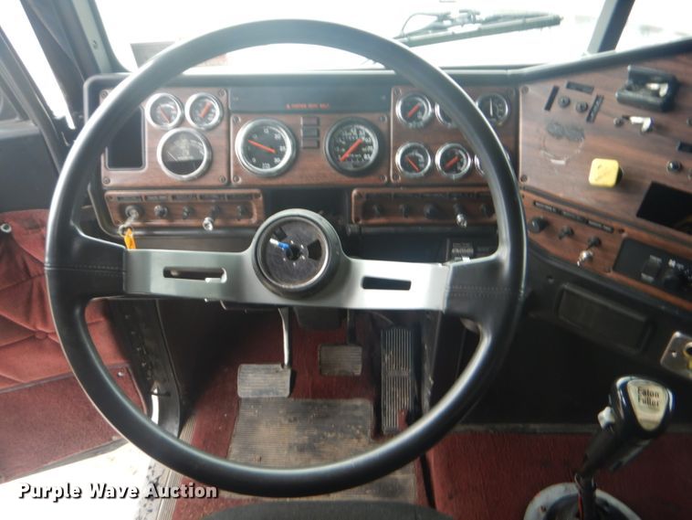 image for item GF9042 2003 Freightliner FLD dump truck