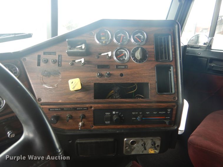 image for item GF9042 2003 Freightliner FLD dump truck