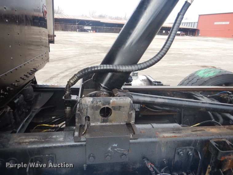 image for item GF9042 2003 Freightliner FLD dump truck