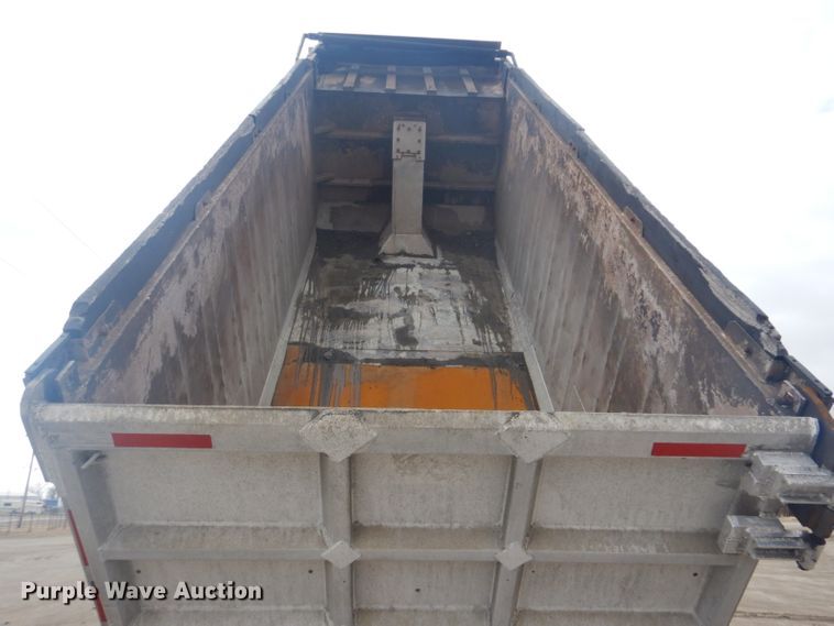 image for item GF9042 2003 Freightliner FLD dump truck