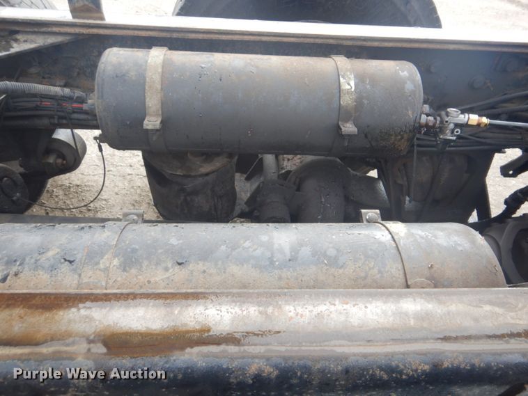 image for item GF9042 2003 Freightliner FLD dump truck