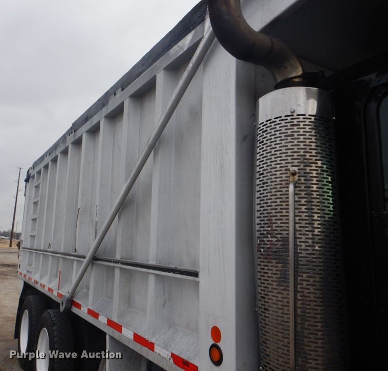 image for item GF9042 2003 Freightliner FLD dump truck