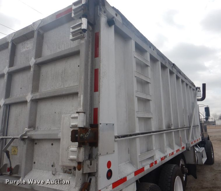 image for item GF9042 2003 Freightliner FLD dump truck