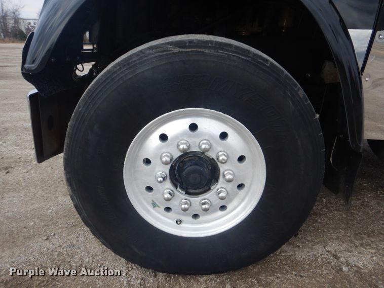 image for item GF9042 2003 Freightliner FLD dump truck