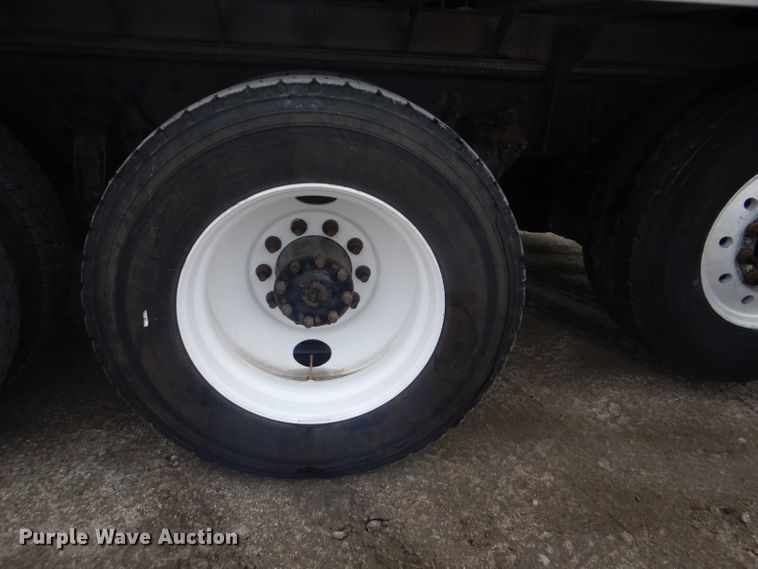 image for item GF9042 2003 Freightliner FLD dump truck