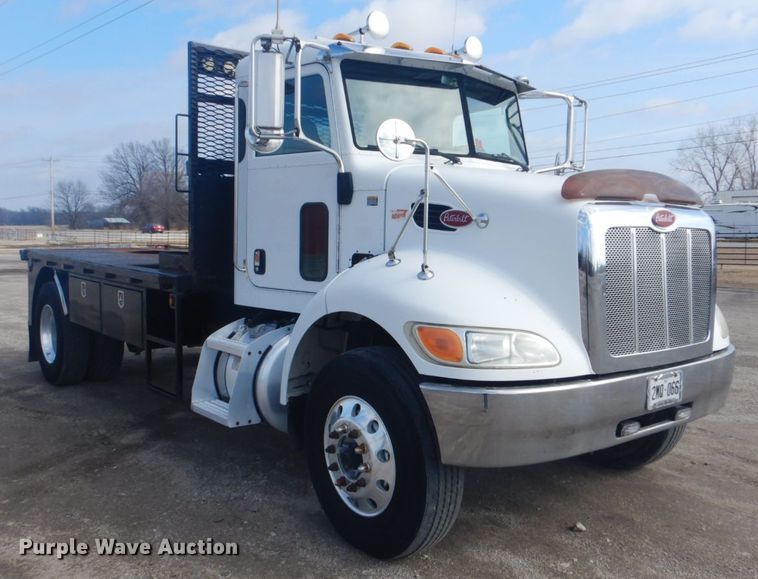 image for item GF9044 2009 Peterbilt 355 winch truck