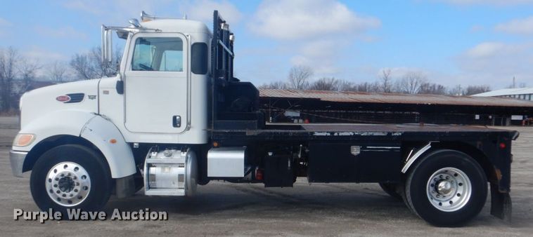 image for item GF9044 2009 Peterbilt 355 winch truck
