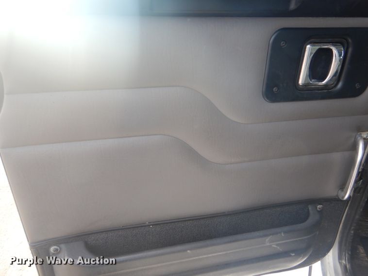 image for item GF9044 2009 Peterbilt 355 winch truck