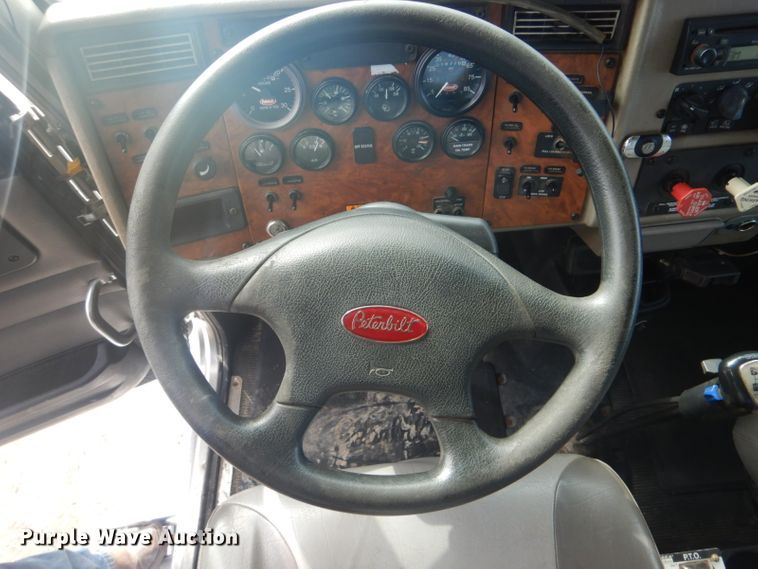 image for item GF9044 2009 Peterbilt 355 winch truck