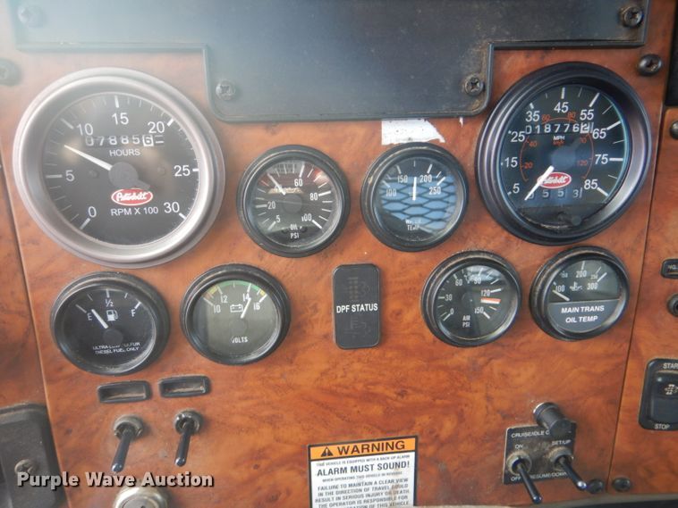 image for item GF9044 2009 Peterbilt 355 winch truck