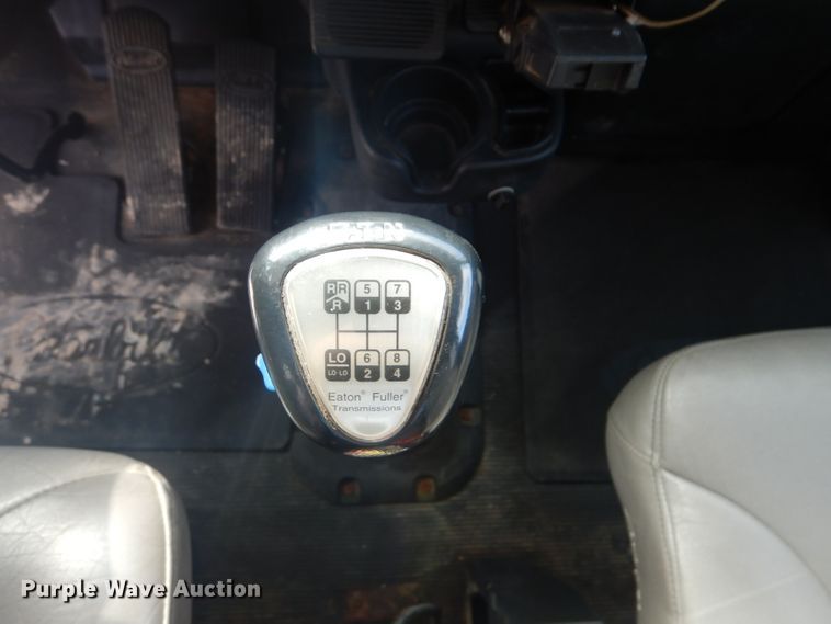 image for item GF9044 2009 Peterbilt 355 winch truck