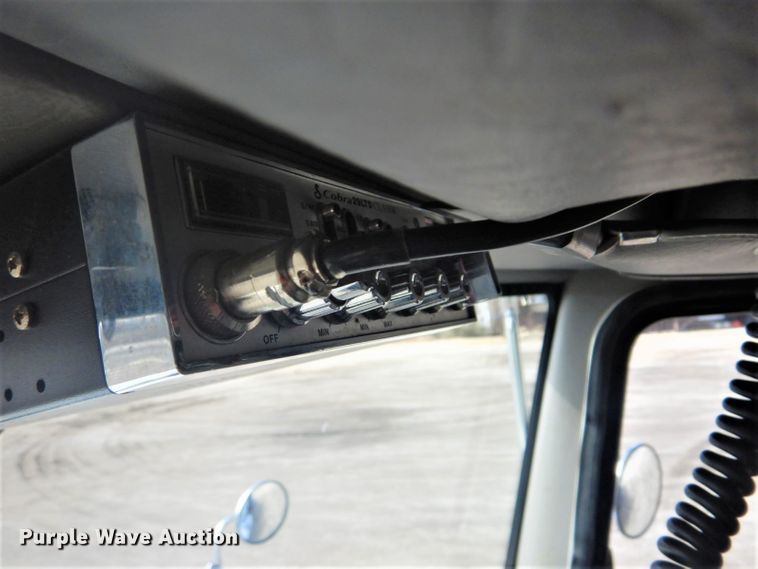 image for item GF9044 2009 Peterbilt 355 winch truck