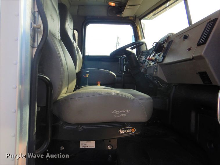 image for item GF9044 2009 Peterbilt 355 winch truck